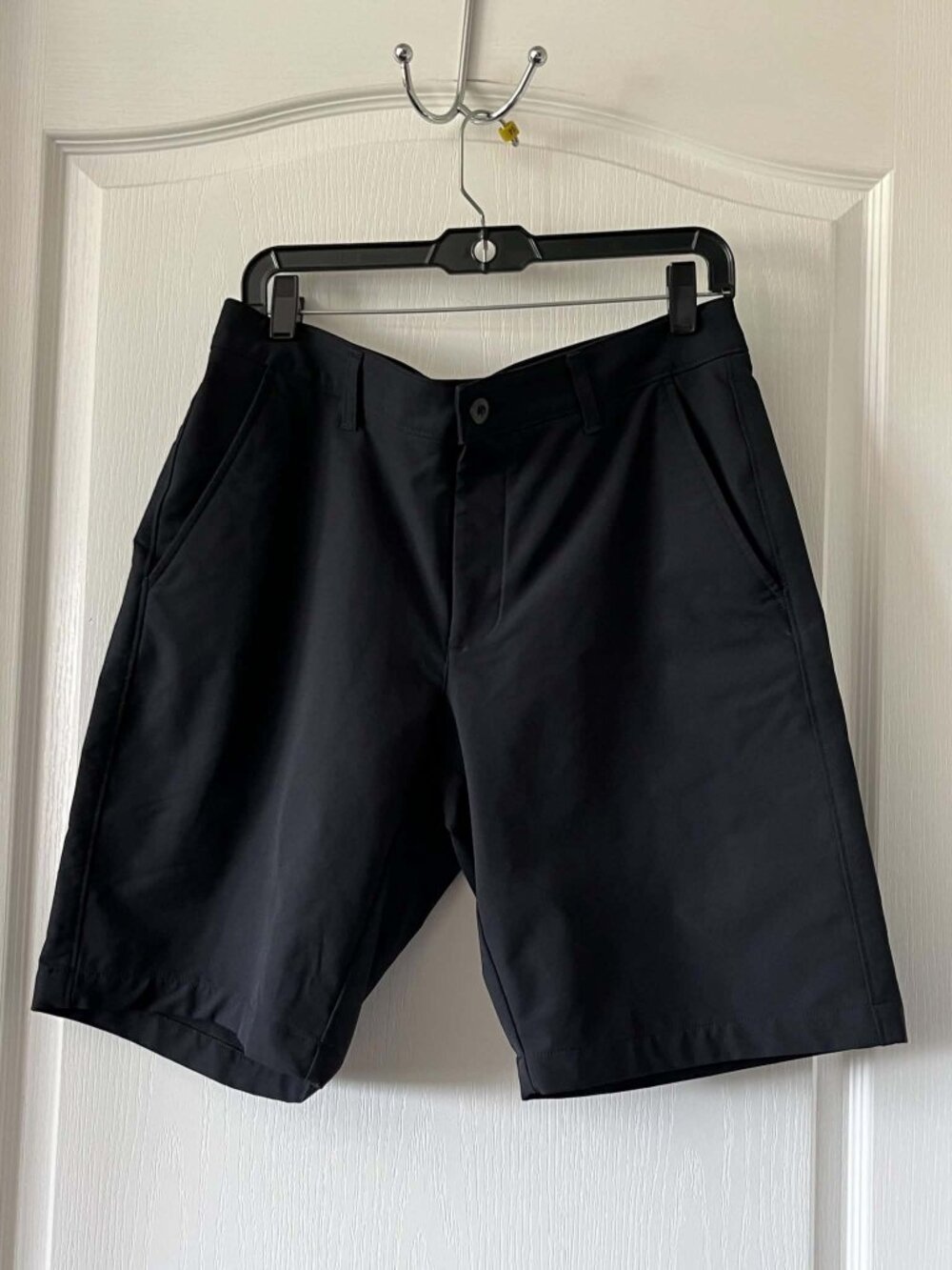 Under Armour M Shortsen's Flat Front Performance Golf Shorts size 34 Black